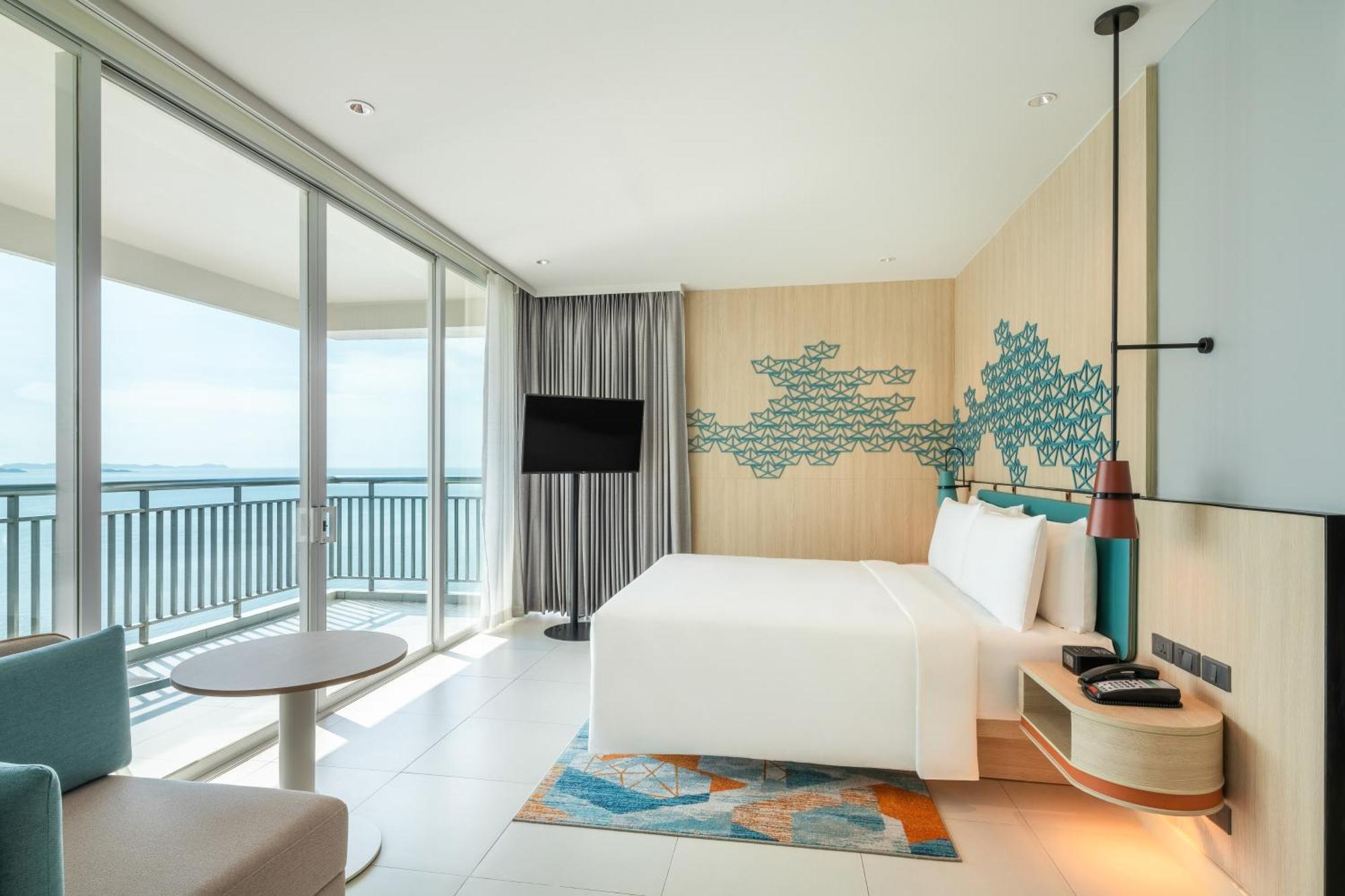 By Ihg Hotel 5*