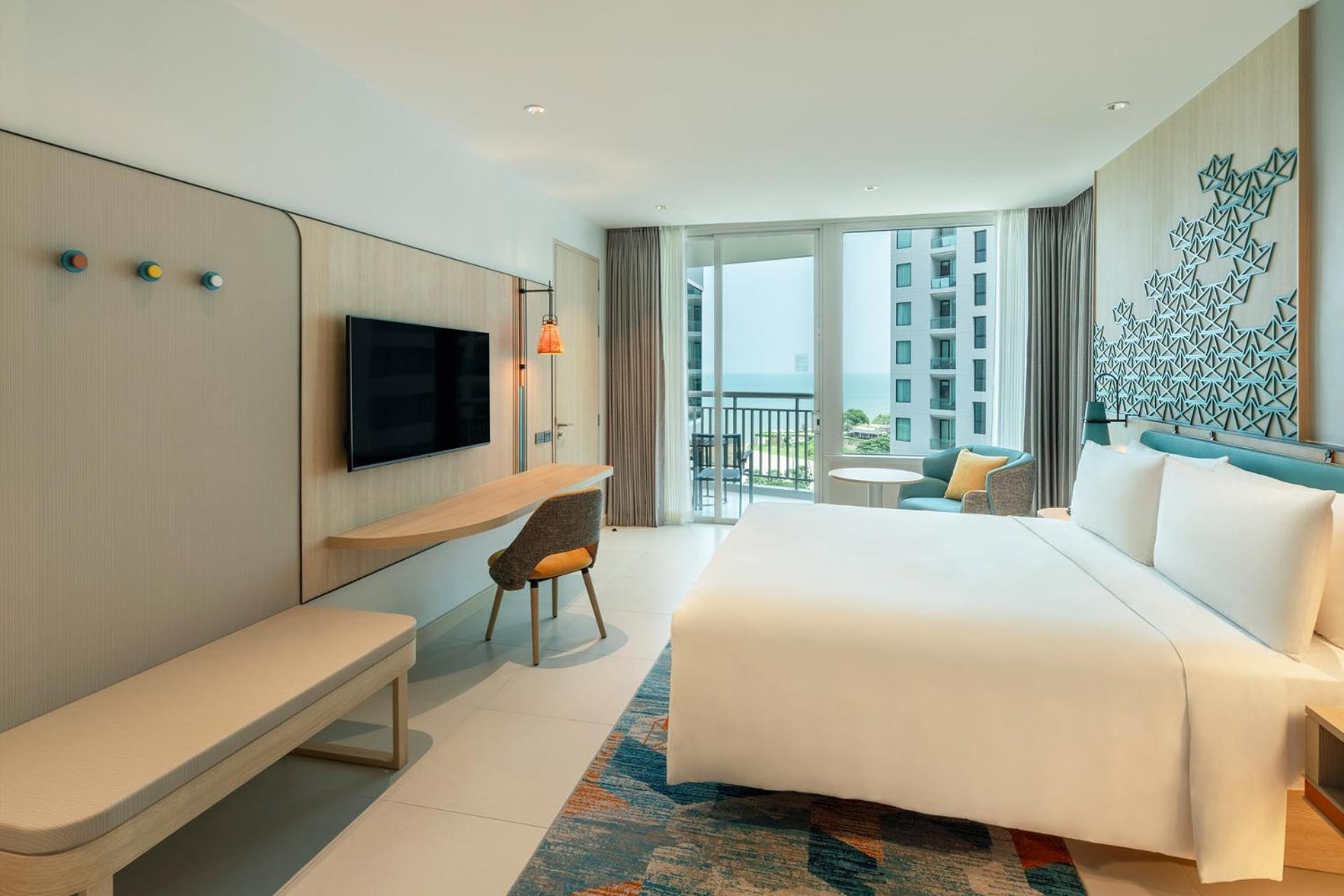 By Ihg Hotel 5*