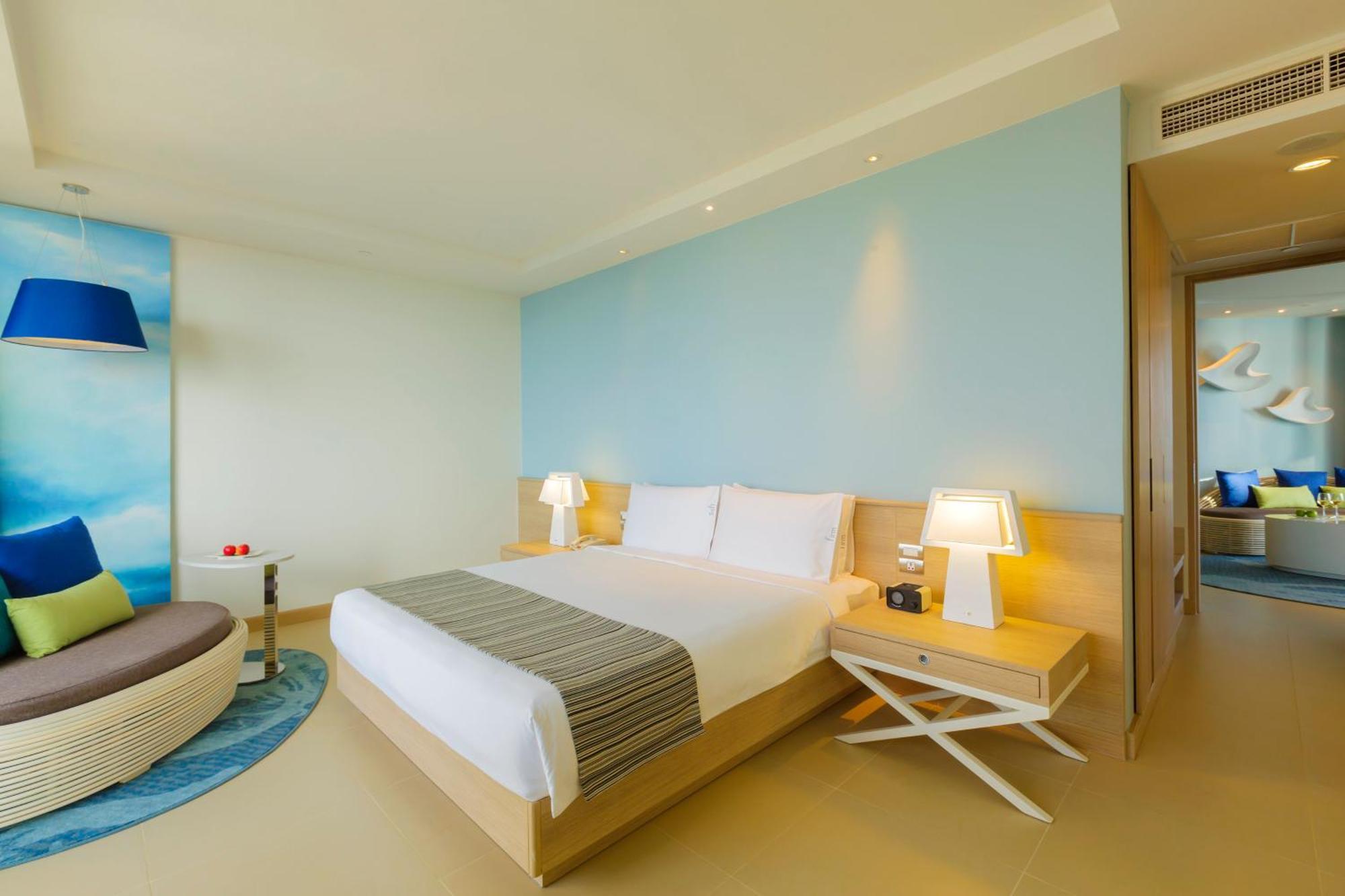 By Ihg Hotel 5*
